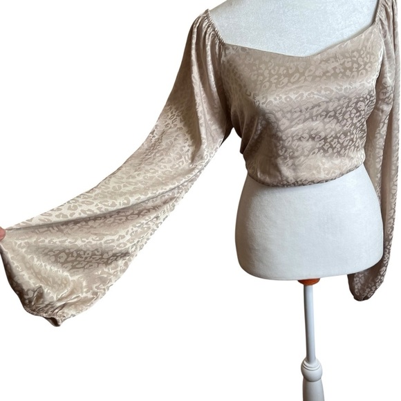 LE LIS Collection Crop Backless Peasant Top Champagne Balloon Sleeve Size Large - Picture 5 of 7